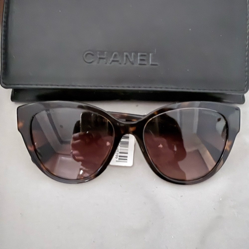CHANEL Brown Tortoise Sunglasses